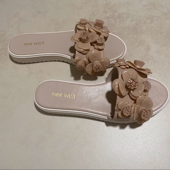 NINE WEST RELLY FLOWER SLIDES SIZE 7 M - Picture 2 of 8